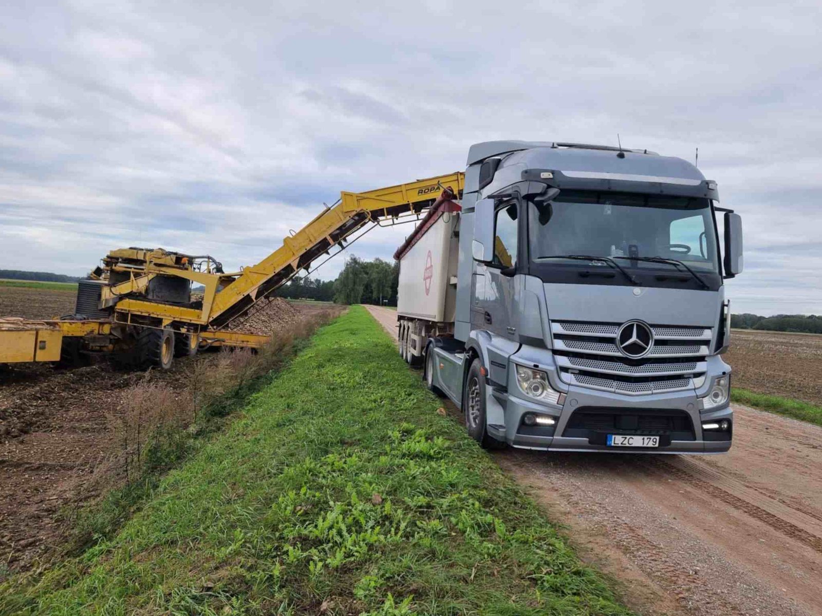 01k6yjy5hajxgsmsgd7pm4zmee-q3nna5-c3dfec8b-5c3d-4b0b-84e8-cb35ef9b150c